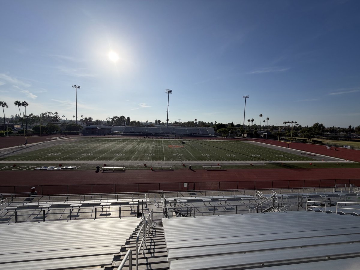 FernandoMDonado's tweet photo. A Fall 🍁September Evening at Fred Kelly Stadium is PRICELESS!
@OCSportsZone 2026 🏈 #FNL #WeekFIVE @THHSMustangs 🩶💙🆚 @elmodenafb ❤️💛
Coverage coming on our FREE website https://t.co/fNSrRvzDg7
@TimBurtIrvine
📸©️: @FernandoMDonado, For OC Sports Zone https://t.co/5xa8NhHkfm