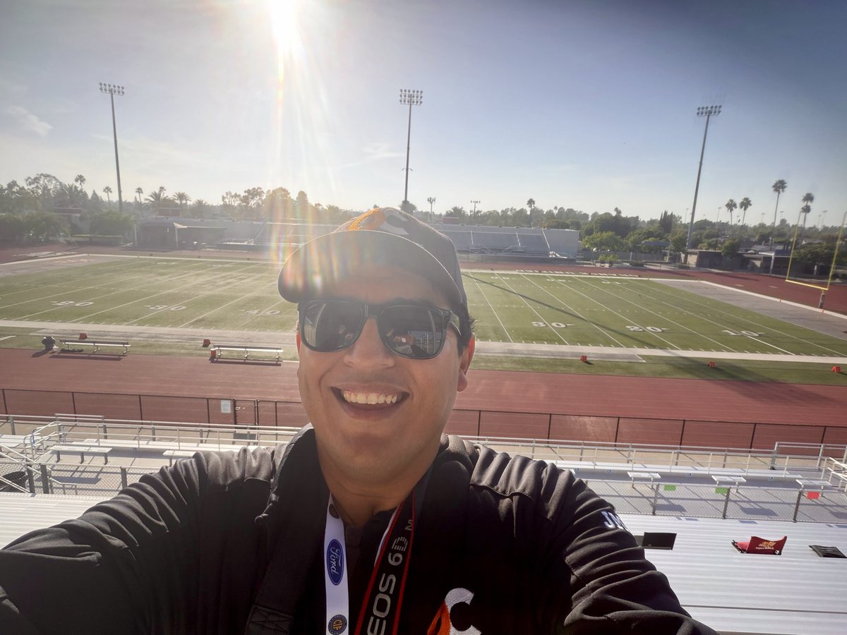 FernandoMDonado's tweet photo. A Fall 🍁September Evening at Fred Kelly Stadium is PRICELESS!
@OCSportsZone 2026 🏈 #FNL #WeekFIVE @THHSMustangs 🩶💙🆚 @elmodenafb ❤️💛
Coverage coming on our FREE website https://t.co/fNSrRvzDg7
@TimBurtIrvine
📸©️: @FernandoMDonado, For OC Sports Zone https://t.co/5xa8NhHkfm