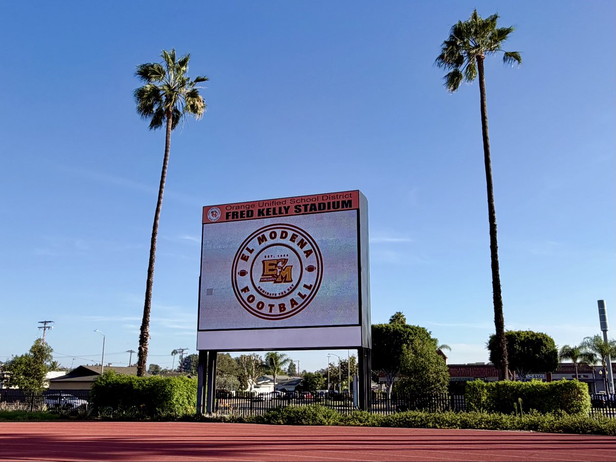 FernandoMDonado's tweet photo. A Fall 🍁September Evening at Fred Kelly Stadium is PRICELESS!
@OCSportsZone 2026 🏈 #FNL #WeekFIVE @THHSMustangs 🩶💙🆚 @elmodenafb ❤️💛
Coverage coming on our FREE website https://t.co/fNSrRvzDg7
@TimBurtIrvine
📸©️: @FernandoMDonado, For OC Sports Zone https://t.co/5xa8NhHkfm