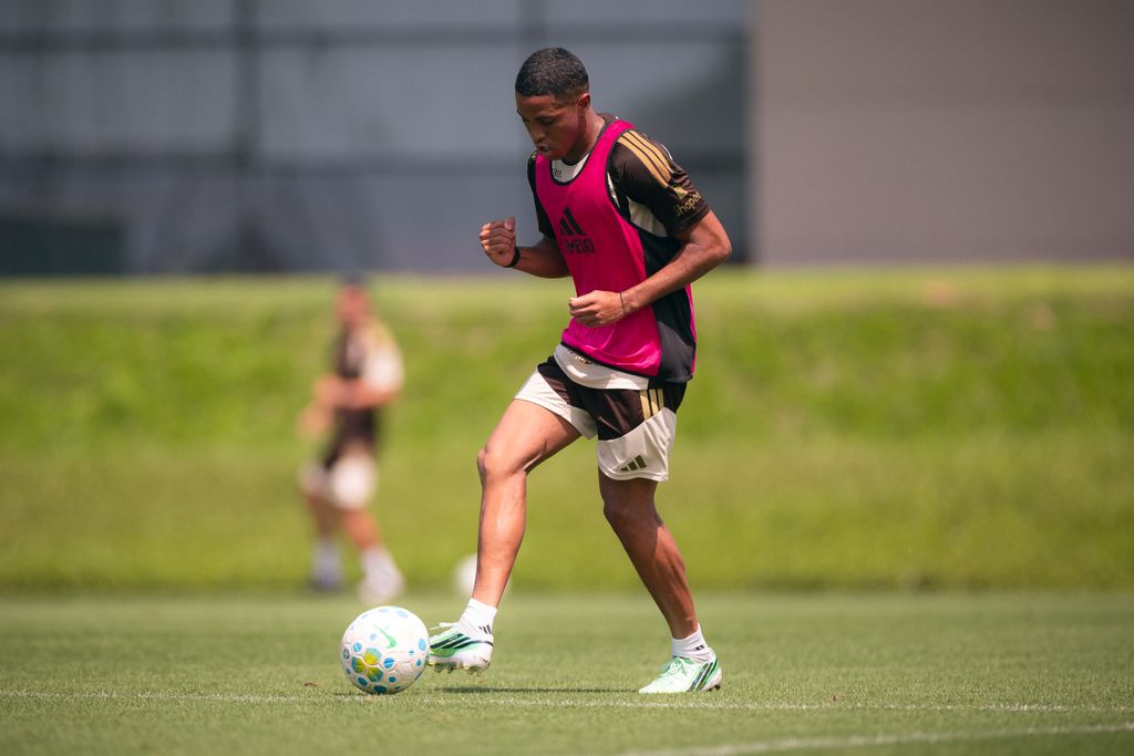 flamengandorj's tweet photo. Flamengo treina, nesta sexta (25), no Ninho do Urubu. https://t.co/sZXb4vGWPz
