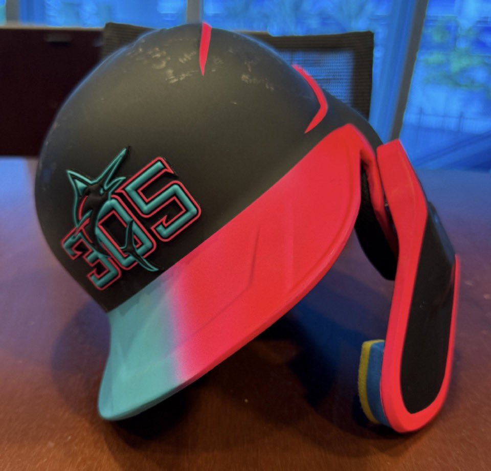 iDavidMurphy's tweet photo. Thought I was strung out on drugs watching the @Braves but it was just the @Marlins city connect batting helmets. https://t.co/w9gOCGWzpu