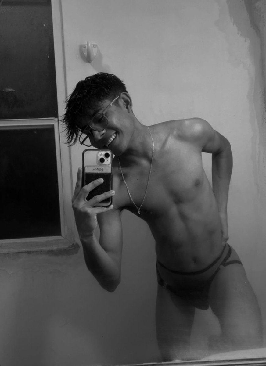 Soy_una_Cereza_'s tweet photo. En blanco y negro se ve mejor todo 🔥😏🍒. https://t.co/PKj0Uz6y2g