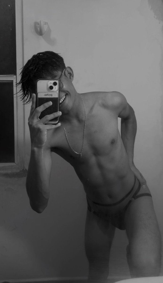 Soy_una_Cereza_'s tweet photo. En blanco y negro se ve mejor todo 🔥😏🍒. https://t.co/PKj0Uz6y2g
