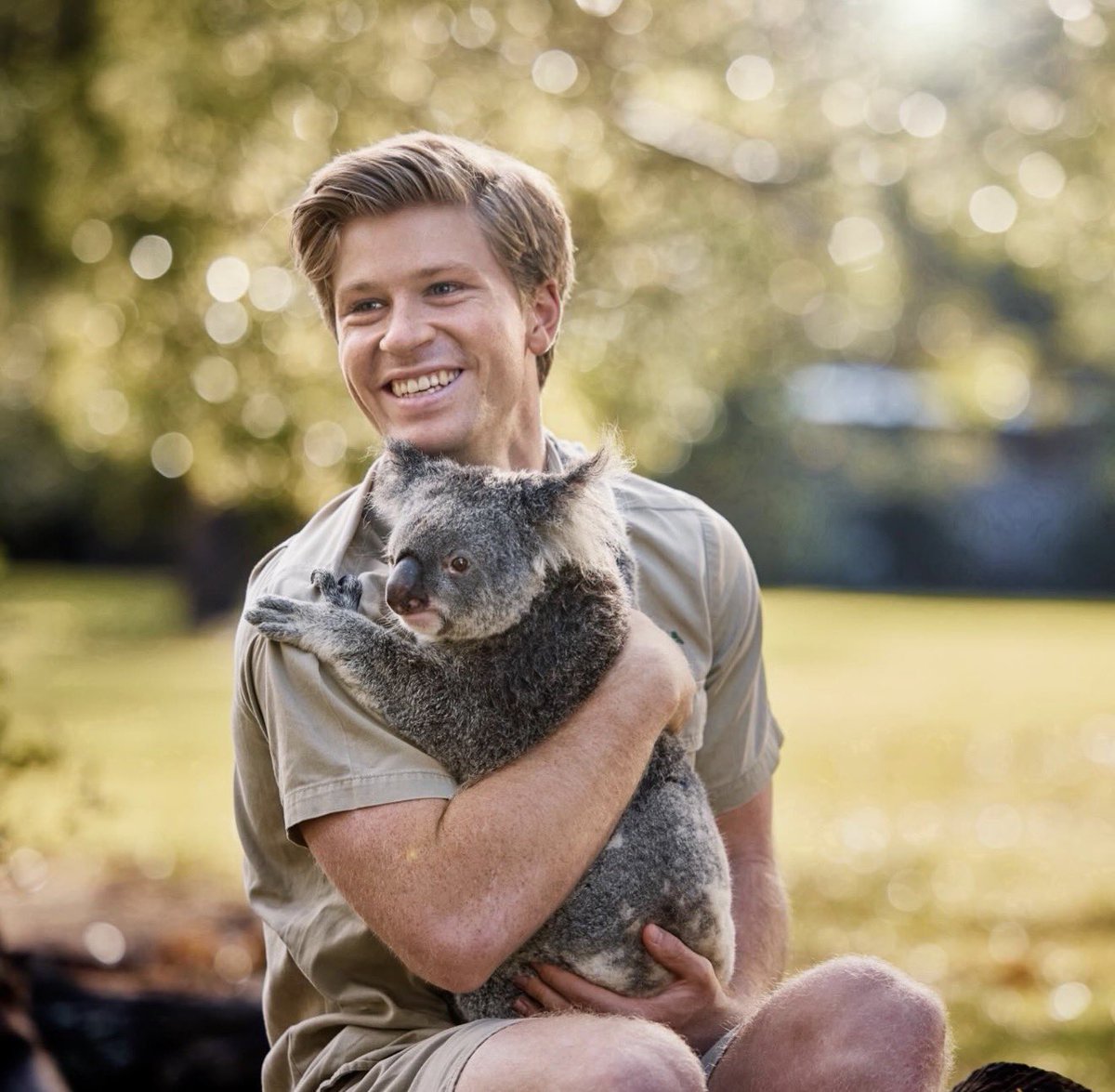 RobertIrwin's tweet photo. Happiest holding a koala. https://t.co/d9Lt5Jox0N