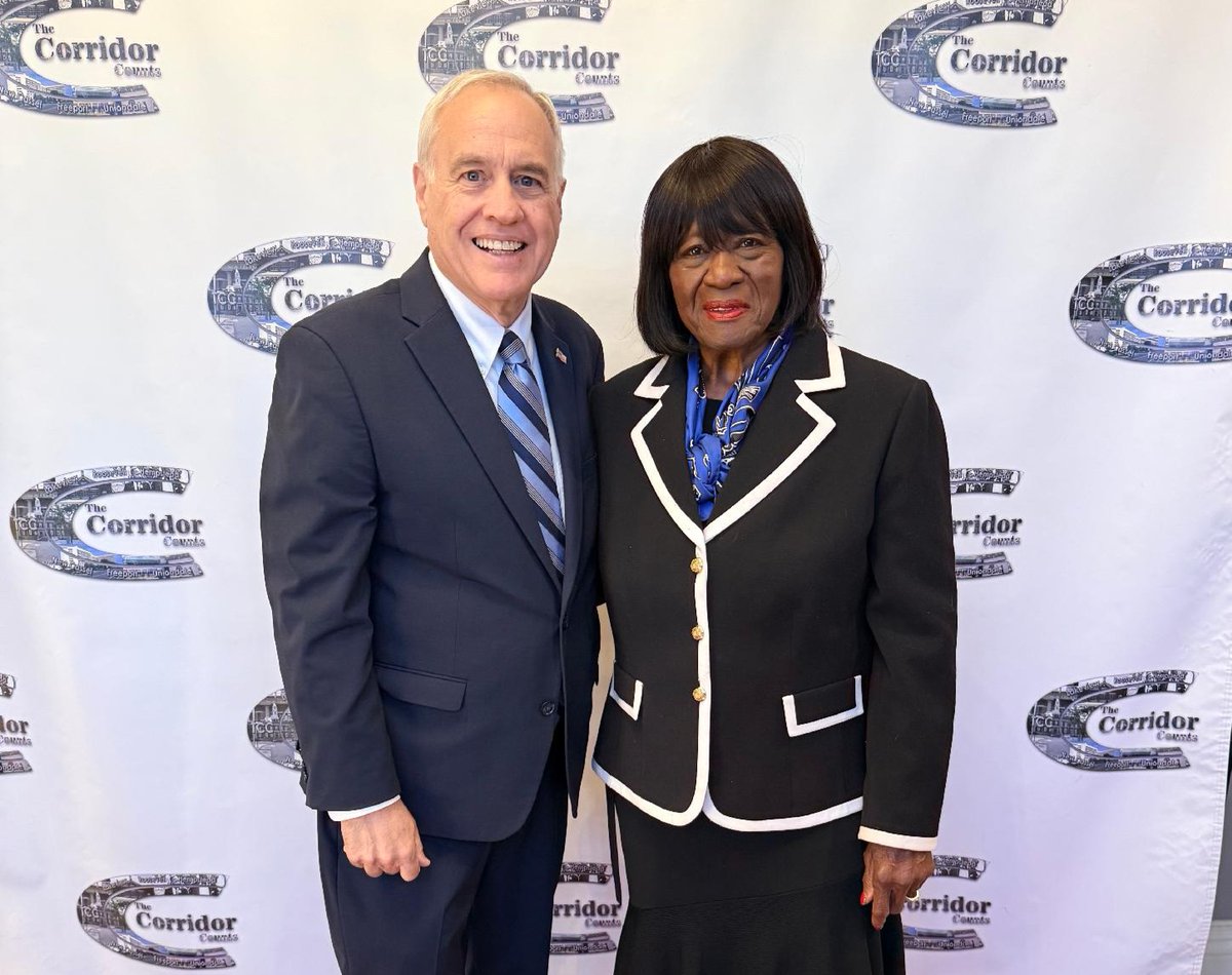 NYSComptroller's tweet photo. Last night, at The Corridor Counts Annual Gala, I was thrilled to present the Community Advocate Award to Sergio Argueta. As the founder of STRONG Youth, a Uniondale youth violence prevention organization, Sergio is a strong community advocate and visionary leader whose dedication to youth violence prevention transforms lives.