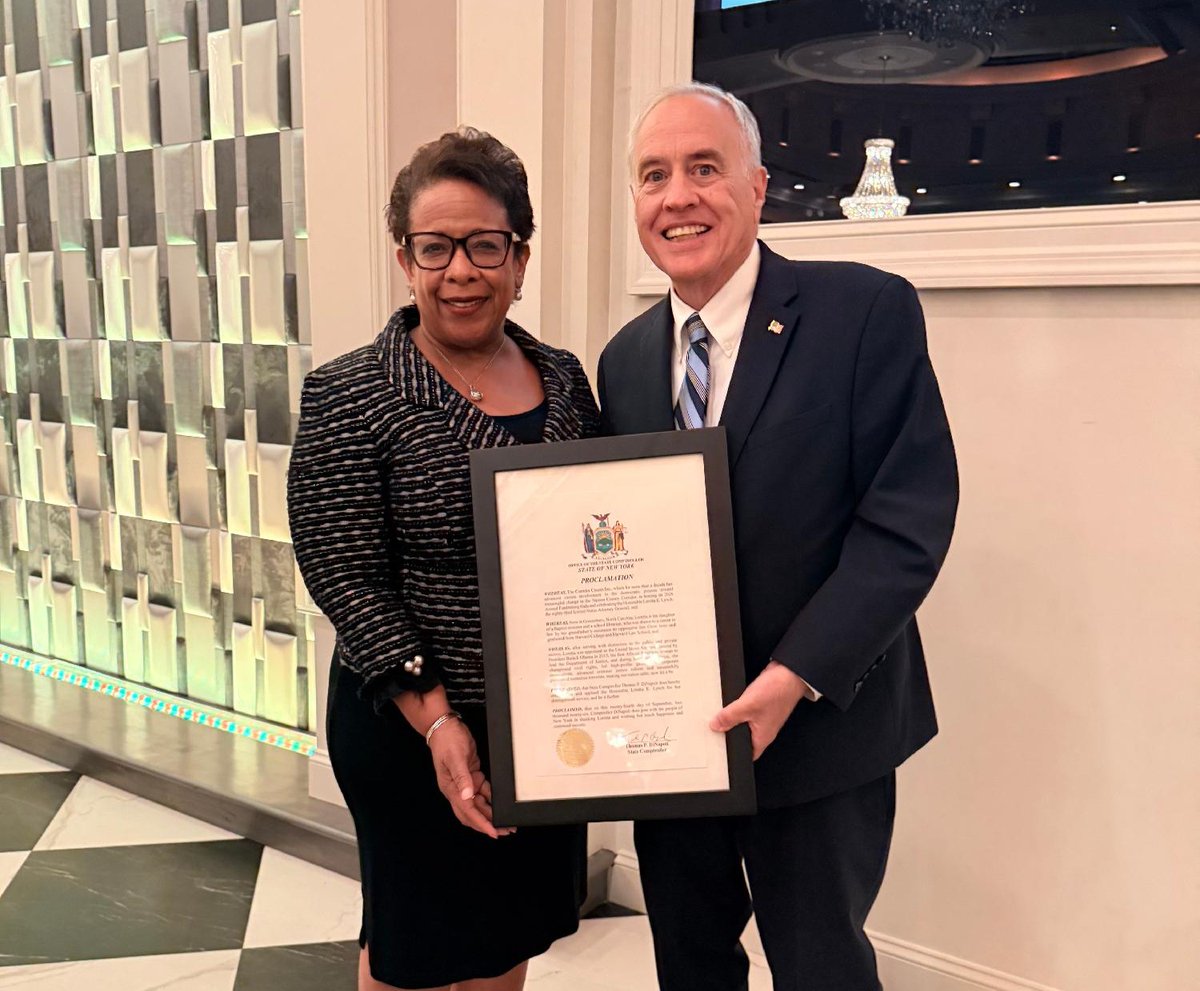 NYSComptroller's tweet photo. Last night, at The Corridor Counts Annual Gala, I was thrilled to present the Community Advocate Award to Sergio Argueta. As the founder of STRONG Youth, a Uniondale youth violence prevention organization, Sergio is a strong community advocate and visionary leader whose dedication to youth violence prevention transforms lives.