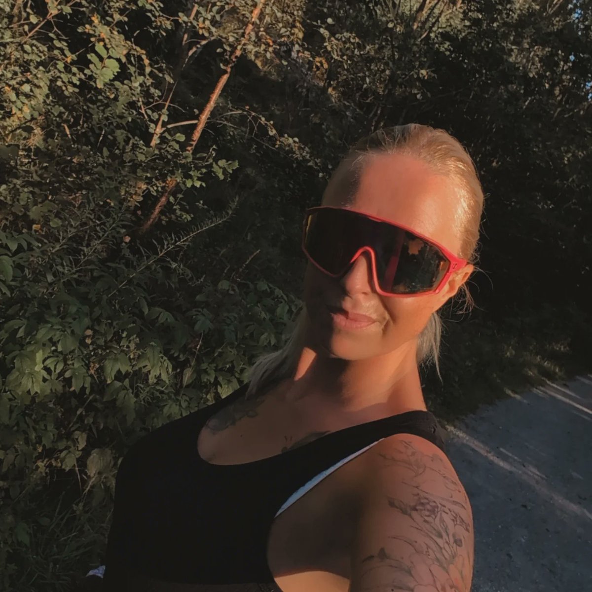jonathanovaesss's tweet photo. Vond rygg stopper meg ikke. En tur ute gjør godt for både kropp og sjel, og solen må nytes! https://t.co/qM4Xe8ZTkm