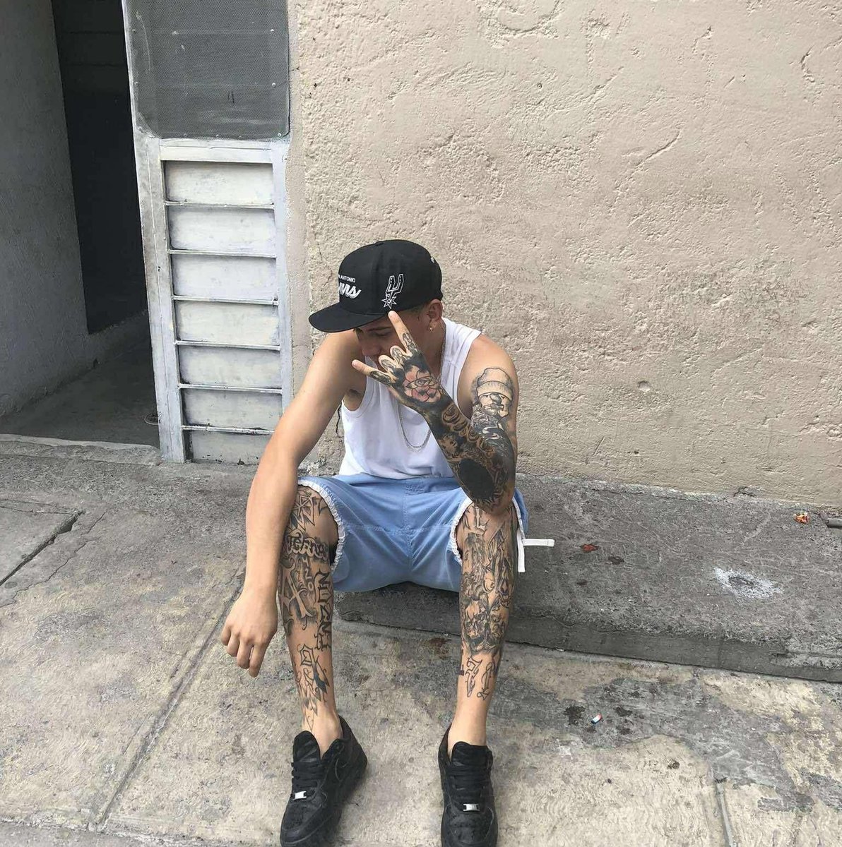 packdechavosnl's tweet photo. Si paso los 100 seguidores hoy subo sus fotos que están ricas y hasta un video cogiendo 
#HeteroEngañado #hetero #engañado #monterrey #pack #hot https://t.co/oallbur0vH