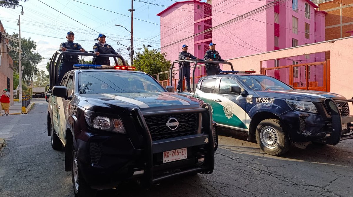 TuAlcaldiaGAM's tweet photo. 🚔🔥 La seguridad se construye en territorio.

En Casas Alemán reforzamos la presencia policial, los patrullajes y la atención directa a las necesidades de nuestras comunidades.

👊🏽 Gobernamos en las calles: prevenimos, recorremos y actuamos junto a las vecinas y vecinos.

#GAM https://t.co/rney8AYNUD