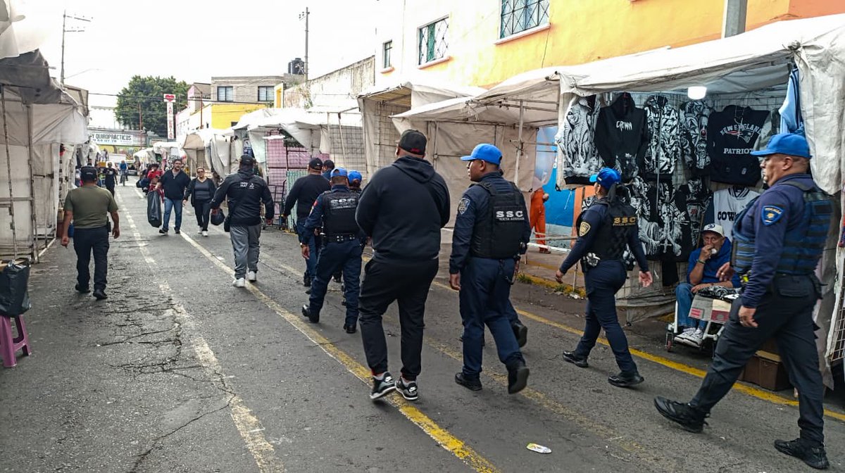 TuAlcaldiaGAM's tweet photo. 🚔🔥 La seguridad se construye en territorio.

En Casas Alemán reforzamos la presencia policial, los patrullajes y la atención directa a las necesidades de nuestras comunidades.

👊🏽 Gobernamos en las calles: prevenimos, recorremos y actuamos junto a las vecinas y vecinos.

#GAM https://t.co/rney8AYNUD
