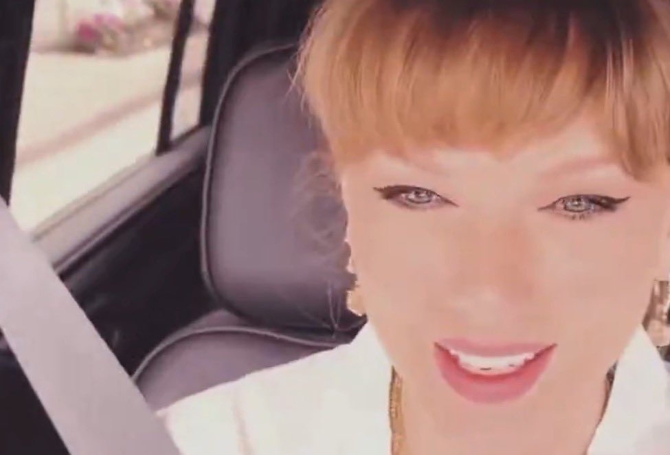 swifferwins's tweet photo. SHE LOOKS SO PRETTY I AM OPENLY WERPING #TSTLOASEncore @taylornation13 https://t.co/8uWOjomcqF