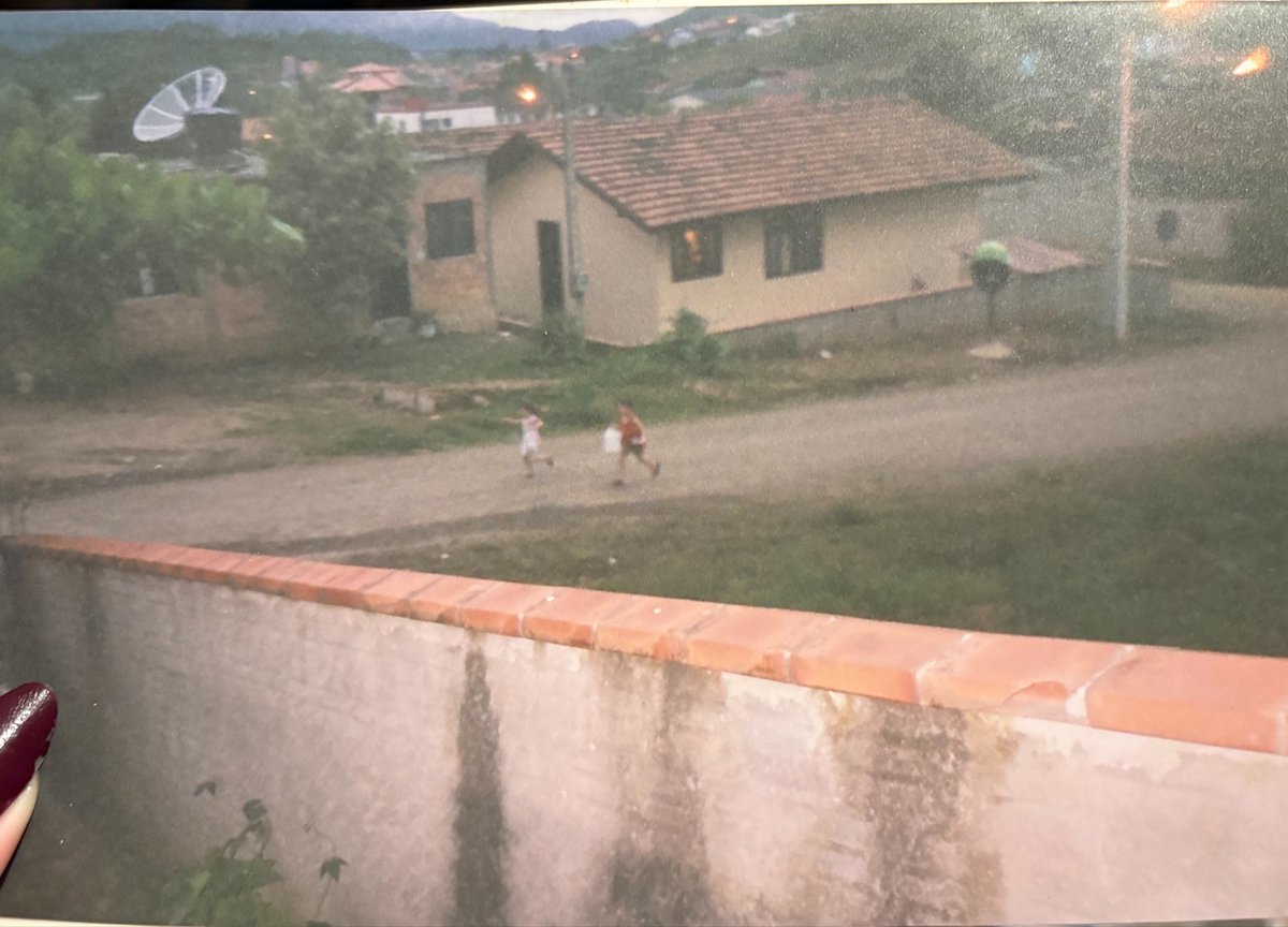 linkinhypen's tweet photo. minha mãe quis registrar a primeira compra de pão que eu e meu irmão fizemos sozinhos kkkkk https://t.co/3YZNgfI4go