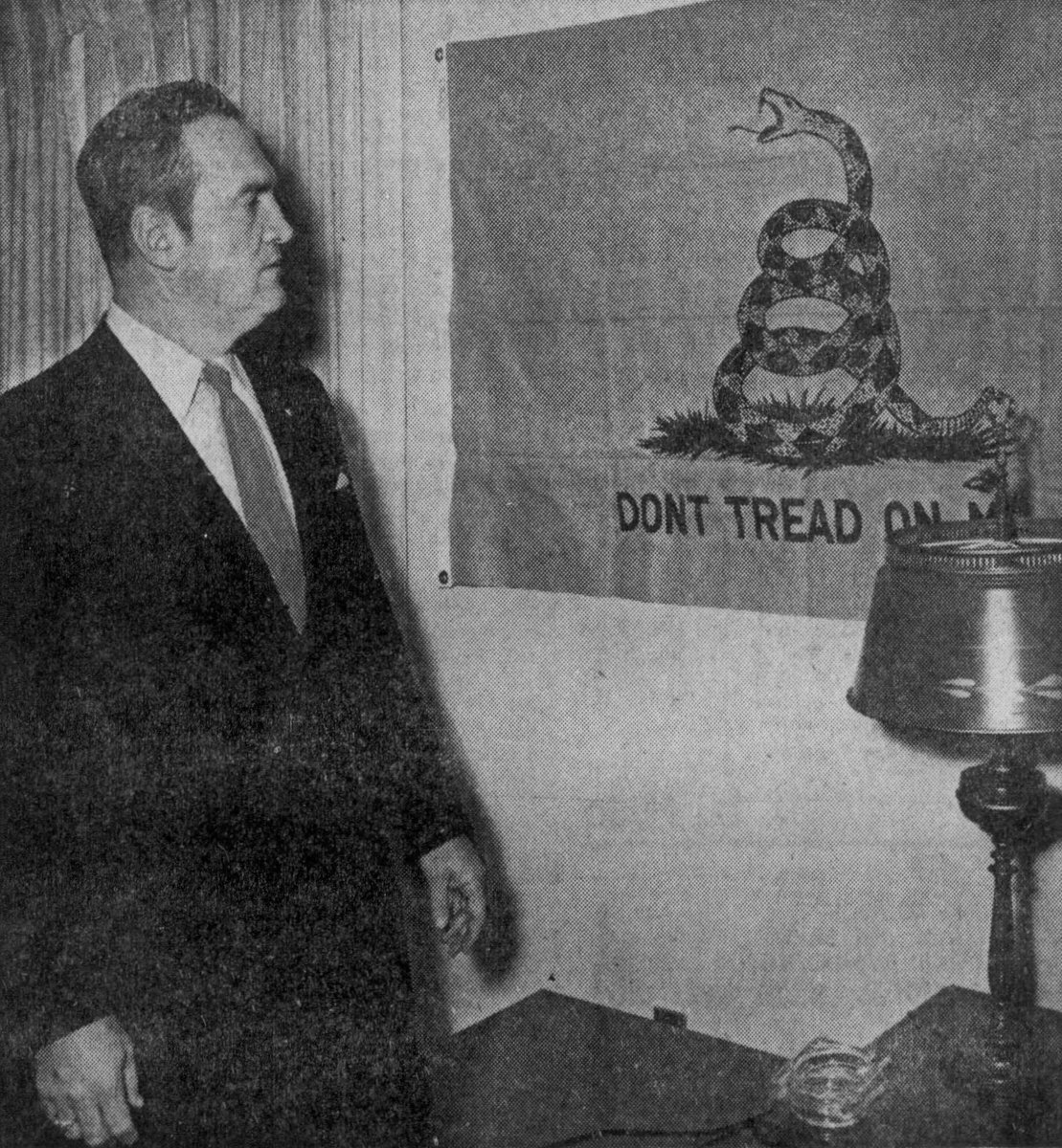 winzaruby's tweet photo. @JD_Vance_RV Democrat leader Bob miles from Howell Michigan the Grand dragon of the KKK looking at the flag of "Don't tread on me" 
Racist Democrat Robert Miles did not know what the flag meant don't tread on me it meant "do not harm me or take my stuff" https://t.co/iVRZMqkpVQ