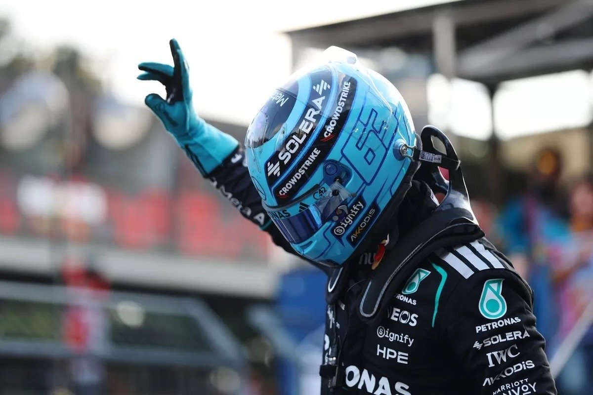 RGINTERNETPRESS's tweet photo. 🏁 Russell doma Bakú y es pole 🏁
George Russell firmó su quinta pole del año en las calles de Bakú, escoltado por Leclerc y Piastri, mientras Antonelli se estrella y sale 16°.
Artículo Completo: https://t.co/IqlFOWjirC 
📲 WhatsApp: https://t.co/8mGQJchvWU https://t.co/PzXvKvHDJe