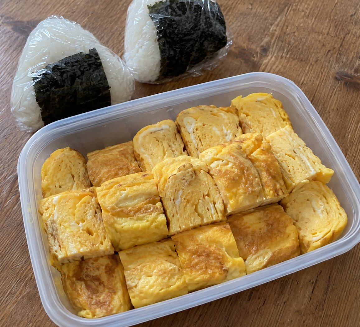 NBenmaran85901's tweet photo. 30歳独身女が2分で作ったやけくそ卵焼き弁当。 https://t.co/CpJKbP7kwl