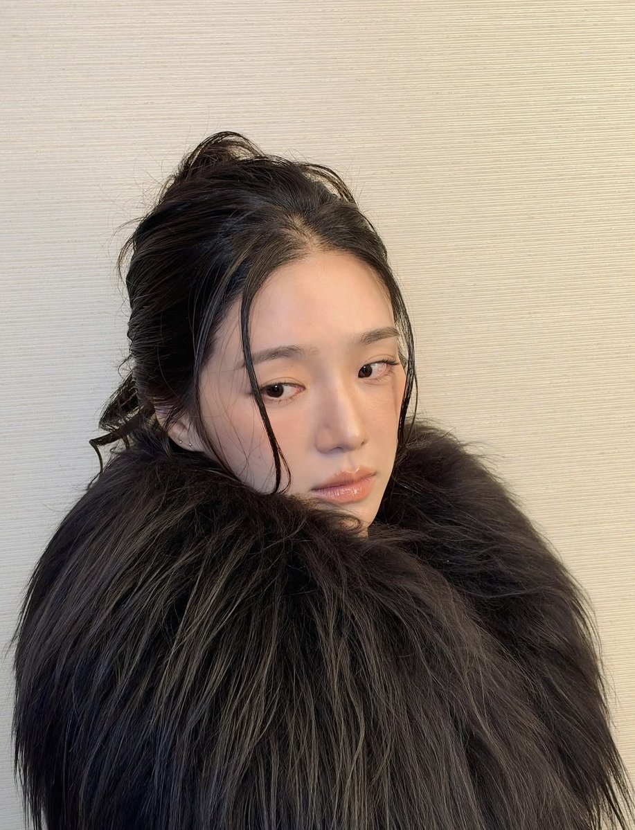 fresaxsiempre98's tweet photo. 🖤🐦‍⬛

[instagram 📸]

#ParkGyuYoung #GucciTheStoreShow #MFW #GucciSS27xParkGyuyoung #Gucci @gucci #박규영 #parkgyuyoung #ParkGyuyoungxGucci #GucciSS27 https://t.co/IPaANrSwDl