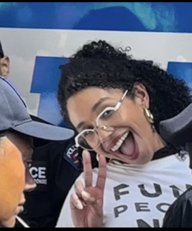 Kdoespolitics's tweet photo. 69 years ago today the 101st airborne escorted African American students into Central High School, angry segregationist crowds screamed and spat on the students as they entered.

On the right, Darializa celebrates her arrest along with celebrities for her protest at the UN. https://t.co/0vK7UbwaAC