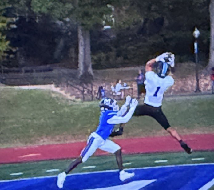 ChadSimmons_'s tweet photo. 2029 Top 10 player @TheMalachiLee has made plays on both sides of the ball for @LoudounSportsAC tonight. 

Great TD catch on offense and then PBU on defense. 

https://t.co/Za4vrfPBn8

Pic by collier.captures https://t.co/SS1jWki718