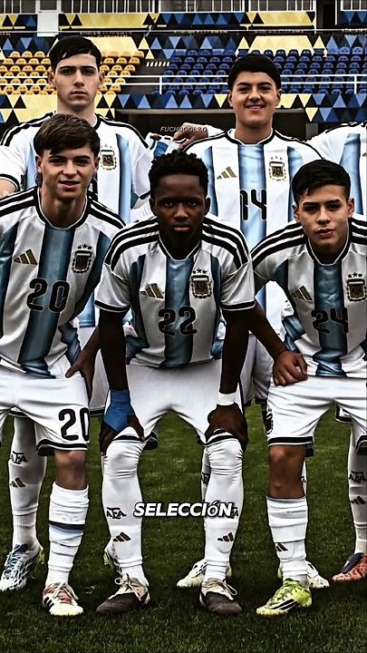 11fulbo's tweet photo. Parece que se vienen años oscuros en la Selección Argentina.

Jugadores boliguayos liderados por Nico Paz, vamos a ir de fracaso en fracaso. 

Van hacer que extrañemos los 30 años sin títulos. https://t.co/RqOLJ3BCCi