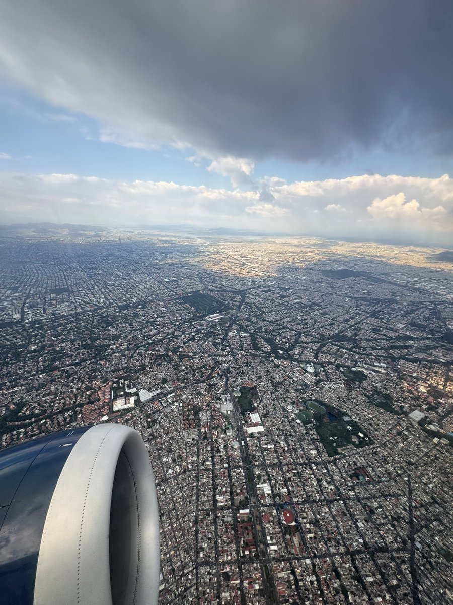 NachoRgz's tweet photo. De regreso al ranchito. Hoy la CDMX se veía espectacular https://t.co/uRltTKCBfK