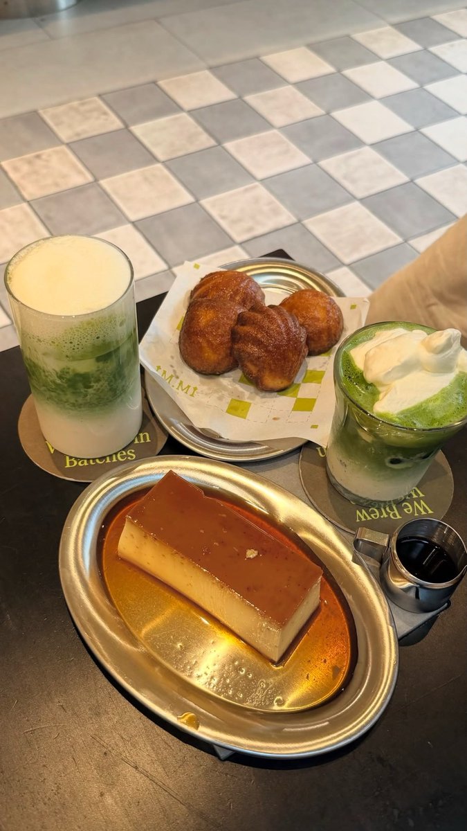 Uyennee_'s tweet photo. Một chút matcha, chút bánh ngọt, thêm miếng flan béo thơm — vậy là đủ để mood lên xanh rồi 💚
Không vội, không deadline, chỉ có ăn ngon – uống ngon – tận hưởng cuối tuần 🌿
#CuoiTuanChill #WeekendMood #MatchaTime #SweetWeekend #ChillMotChut https://t.co/BLL5vLPX4u