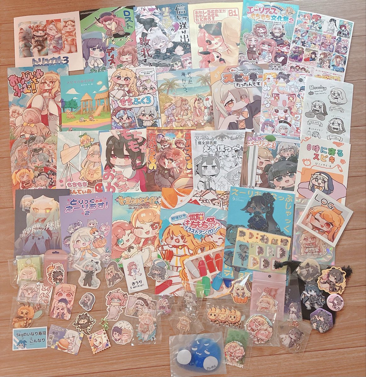 pikotuin's tweet photo. トリもち祭の戦利品といただいた差し入れです！(*^◯^*)
戦利品はこんなにあるとは…！！！（買いすぎィ！w）

差し入れもたっくさん！！😳😳
ありがとうございます、差し入れいただいた時のお返しのお菓子が途中なくなってしまってすみません😭全て大切に原稿のお供に消費させていただきます、そしてこれに見合った作家になれるようこれからも精進したいと思います🙇‍♀️ほんとうにありがとうございました！（土下座）#トリもち祭２