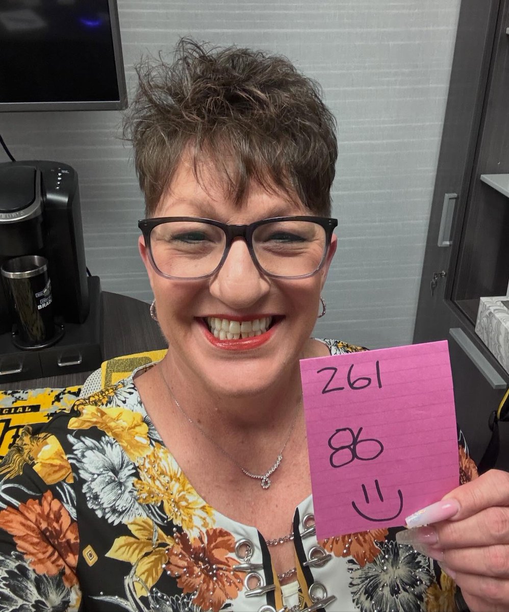 crazyaline's tweet photo. 261 calendar days. 86 work days. Counting down with a smile. https://t.co/Bq2D6Z8rEB