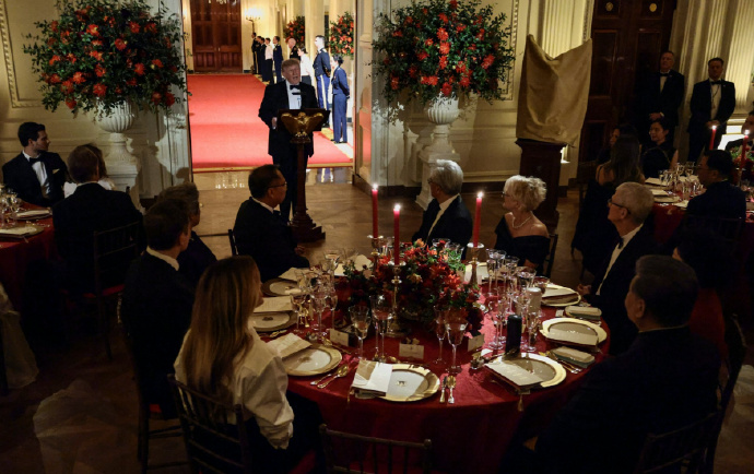 BeijingDai's tweet photo. The White House ballroom really is too small — Trump is right about this one. The Democrats and the mainstream media opposing Trump's expansion of the White House hall are just opposing for the sake of opposing, putting partisan interests above national interests. There's no reasoning with them.