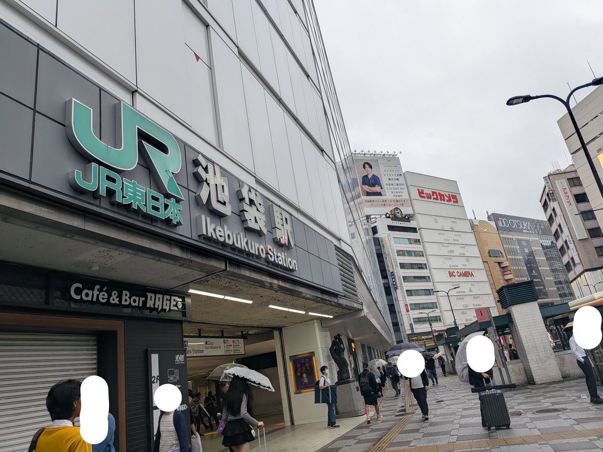 4ginsberg's tweet photo. 傘がない〜から走ってゆく〜

高知香川淡路香川柴崎篠山京大、、、遊び倒したシルバーウィークの余韻も疲れも取れてないまま、池袋上陸。フクフェスと同じの付けてる。大好きだらけでワクワクしてる！ https://t.co/O8R3C5CwCI