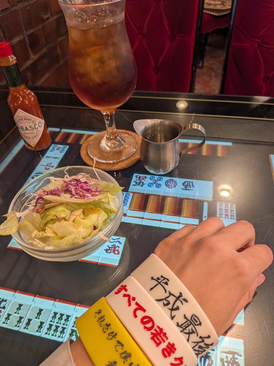 4ginsberg's tweet photo. 傘がない〜から走ってゆく〜

高知香川淡路香川柴崎篠山京大、、、遊び倒したシルバーウィークの余韻も疲れも取れてないまま、池袋上陸。フクフェスと同じの付けてる。大好きだらけでワクワクしてる！ https://t.co/O8R3C5CwCI