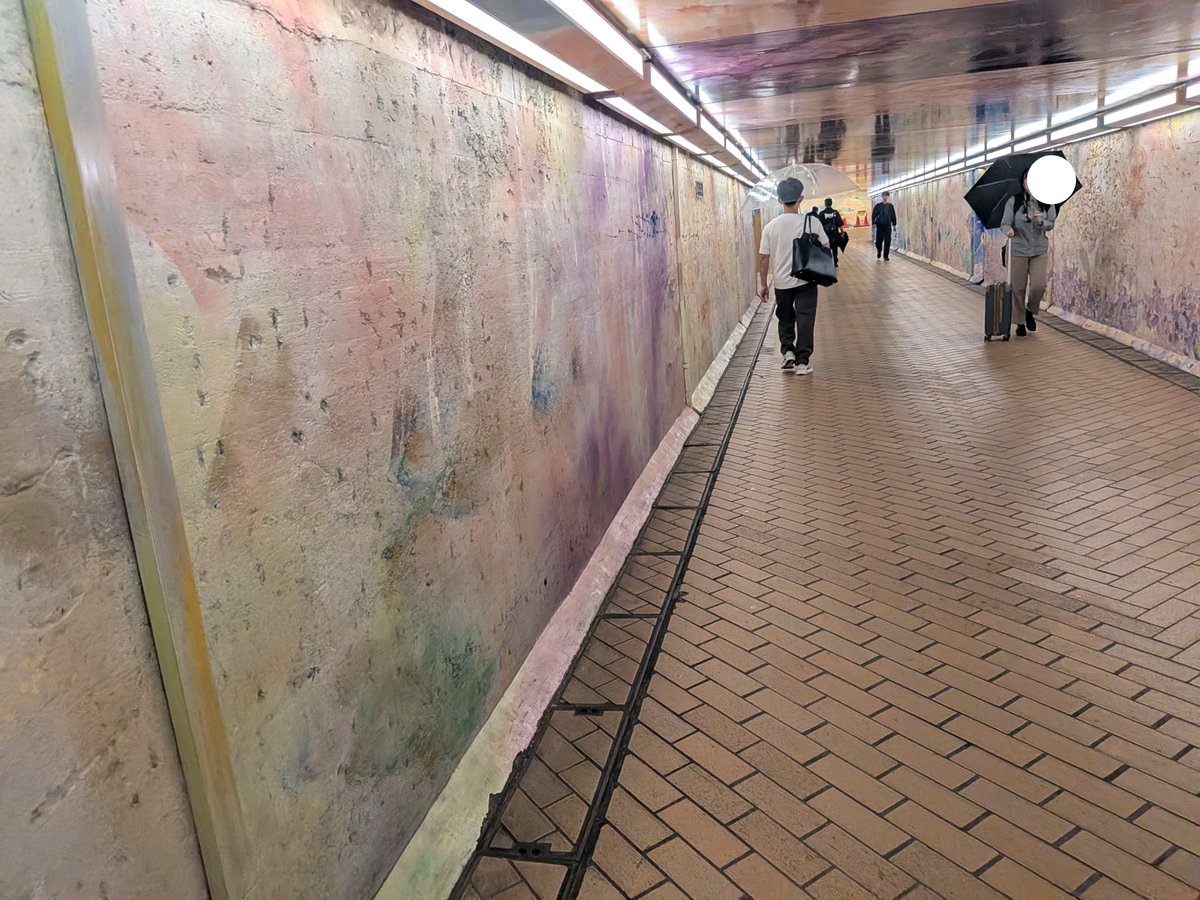 4ginsberg's tweet photo. 傘がない〜から走ってゆく〜

高知香川淡路香川柴崎篠山京大、、、遊び倒したシルバーウィークの余韻も疲れも取れてないまま、池袋上陸。フクフェスと同じの付けてる。大好きだらけでワクワクしてる！ https://t.co/O8R3C5CwCI