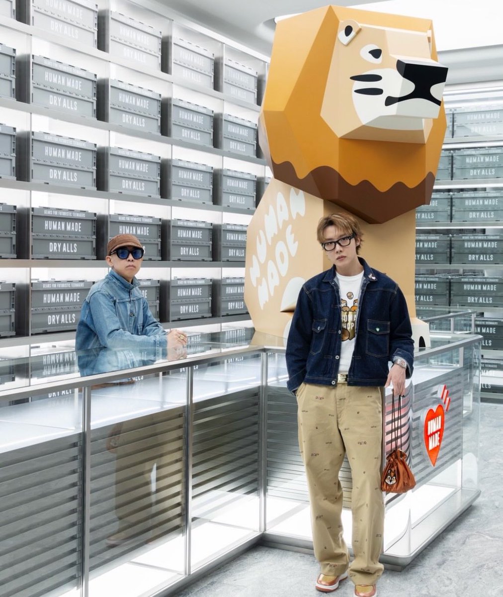 btschartsxdaily's tweet photo. #JHOPE via Instagram Post 💜

"Special tour hosted by NIGO 🦁❤️"

https://t.co/4UtxD517yo
J-HOPE X HUMAN MADE
HUMAN HOPE S2 IS COMING
#jhopexHumanMade https://t.co/TtHWWMUmby