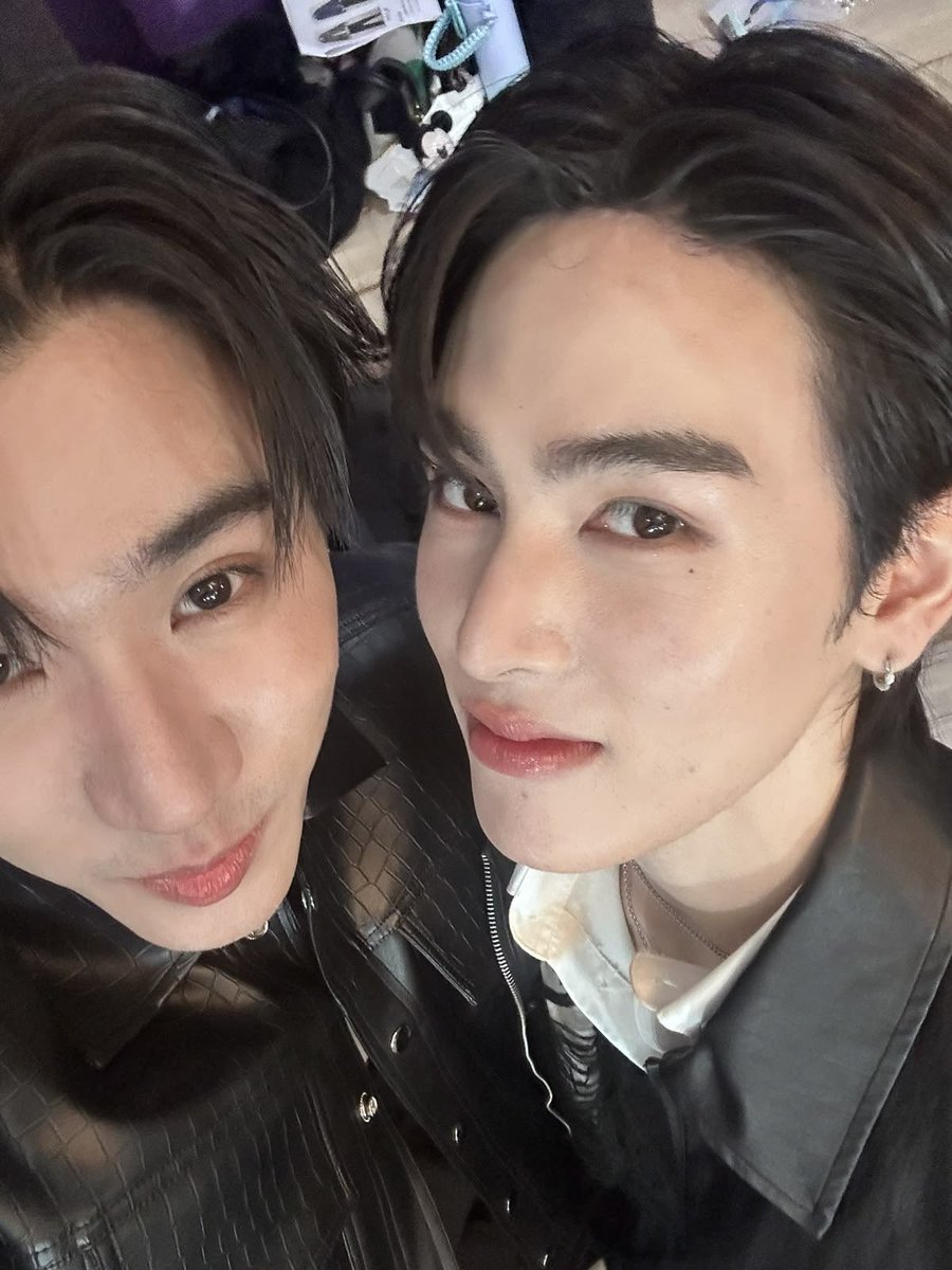 heliumver's tweet photo. ⋮ ⌗ ┆búsqueda de mutis! day one

• Hello me llamo sher
• Me gusta : Enhypen, Perthsanta, y el bl
• Preferencias de muti: Que le guste Enhypen, el bl y que no apoye a 🇮🇱 

#busquedademutis #enhypen #perthsanta #bl https://t.co/NKljBON3hS