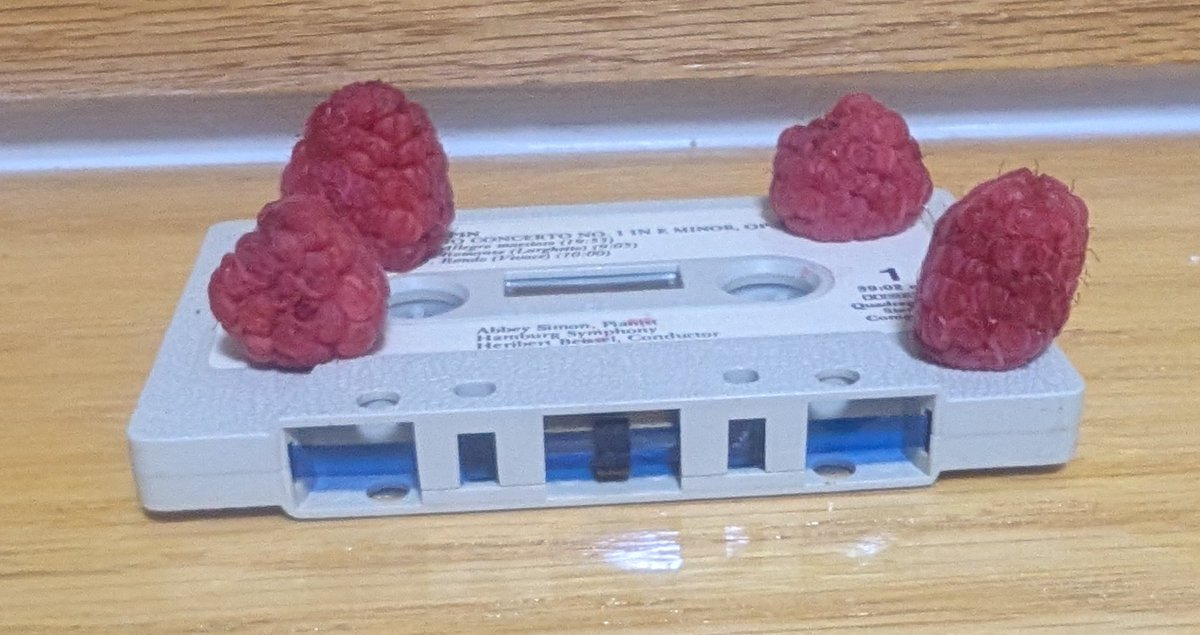 ReplyDemon's tweet photo. @aoikasetto All my cassettes are raspberry flavour. 😔 https://t.co/9SUp62x2oX