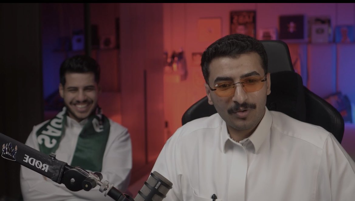 iEyad7x's tweet photo. والله اول مره اشوف ابو سعد بهذ الشكل لكن والله انه كلام في خاطري لو اتكلم من هنا الين يوم يبعثون اني ما اوفيك حقك انت ما تدري كم مره اسعدتني او اسعدت ناس غيري والله ثم والله اني ما قد طلعت من بث من بثوثك الا وانا مبسوط وادري اني اذا دخلته وانا زعلان بطلع وانا اضحك ومبسوط والله ان الكلام يعجز عن وصفك. 

يا كثر الحب يا ابو سعد❤️☝️.