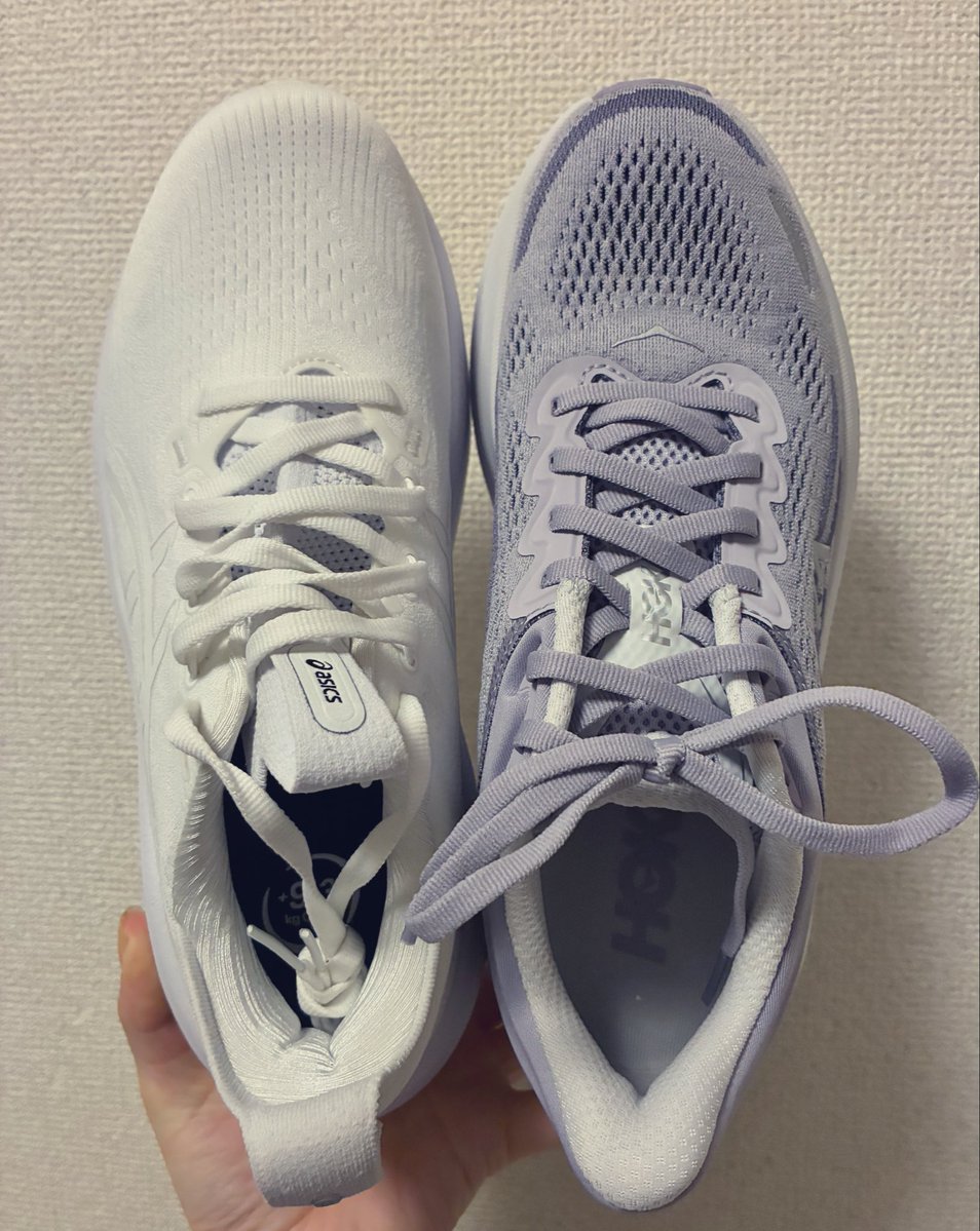 saitoobt's tweet photo. スニーカー届いた👟パープルも落ち着いた履きやすい色で良かった✌️同じサイズだけどasicsのがタイトで横幅狭くて足先にほぼゆとりないからやっぱサイズ上げた方がい��かな🥺在庫もう0.5上のしか残ってないから変えれるのそれしかないけど🙄 https://t.co/z29VWCNNp0