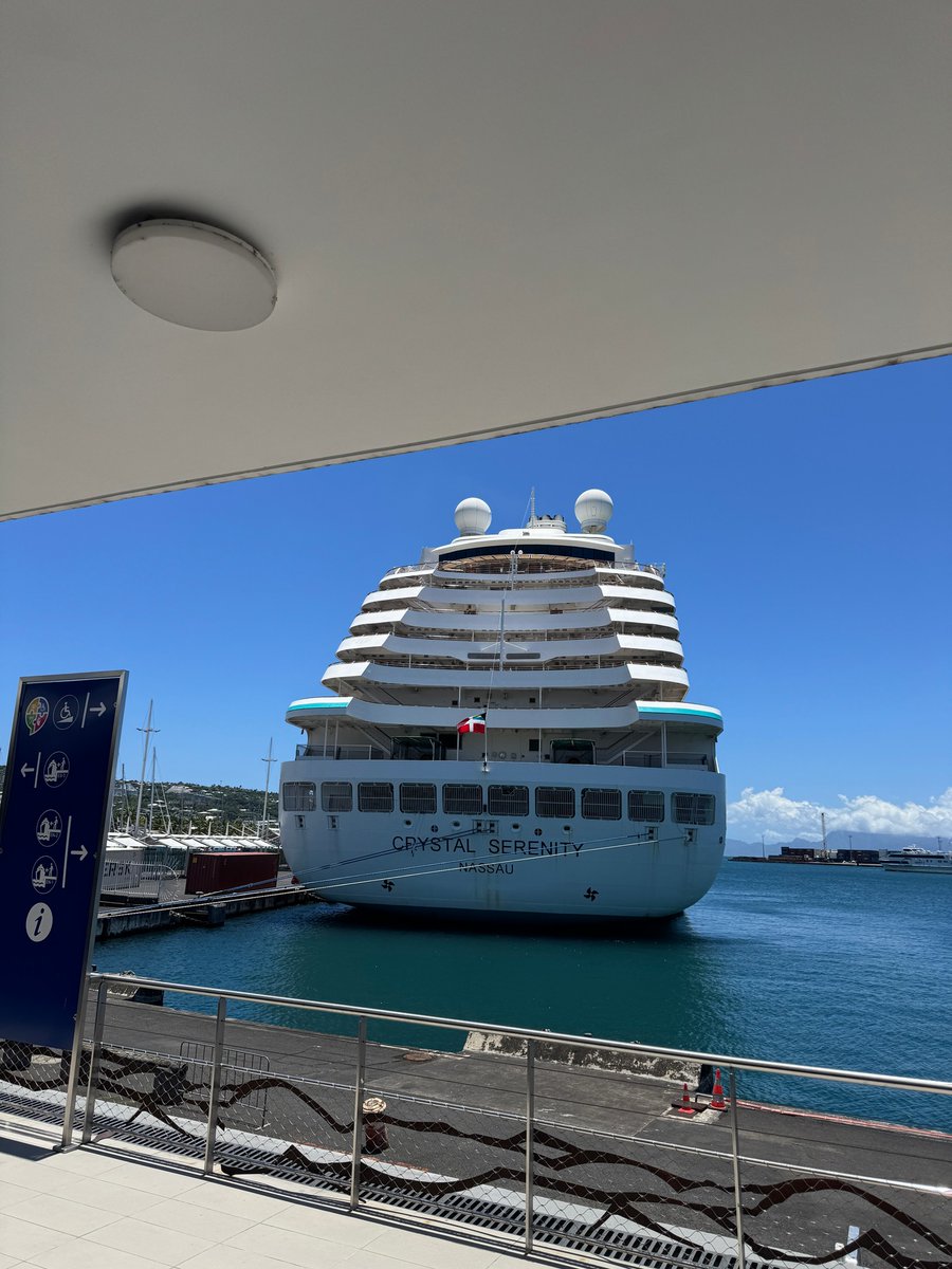 2TallTom's tweet photo. Your place in port. #Tahitti.
The beach or the pool.
I'm guessing both would be nice.
So make good choices.
#haiku #travel #cruise #rivercruise #ABD #Disney #DCL #follow #Azamara #AmaWaterways #TravelAgent
https://t.co/uw4gQasZBB https://t.co/rghzPchoPL