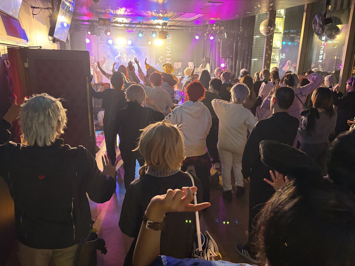 hr_danpa's tweet photo. 9/25金夜開催 #ハピレボ inマッシュホール、たくさんのご来場ありがとうございました！🪩
皆様と共にとても楽しいひとときでした😊
今回はハピレボレギュラーDJ陣に加えて、ゲスト出演のDJ浪さん(@nmck528 )にフロアを盛り上げて頂きました！ありがとうございました！🎧
また、今回は事前の選曲リクエスト多数頂きステージも多くの方にご利用頂きました！ありがとうございました！💃🕺

次回のハピレボは、10/23金曜、マッシュホールで開催❗️
次回はハピレボレギュラーDJ陣に加えて、ゲストとして、多くのイベントで活躍中のDJしゃけさーもんさん( @Syk_Salmon_cos )が出演決定！🎧
ぜひ次回もご来場お待ちしております❗️