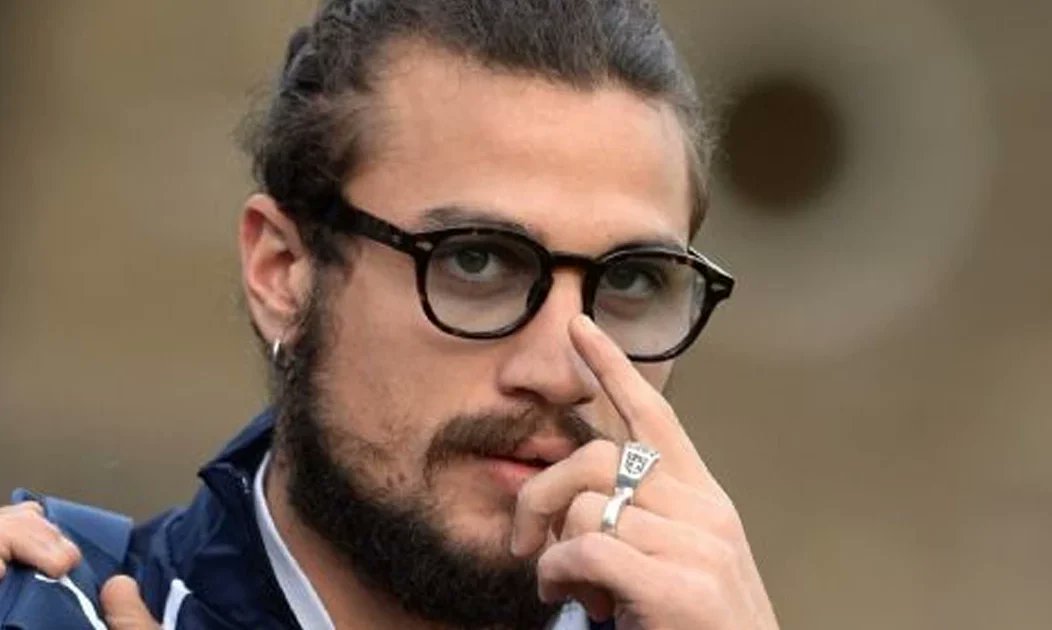 PaparazziRevis's tweet photo. Internaron de urgencia a Daniel Osvaldo y está con pronóstico reservado: “Tiene los pulmones comprometidos por el consumo” https://t.co/BCi9FL9IuV https://t.co/sCaCXtCphL