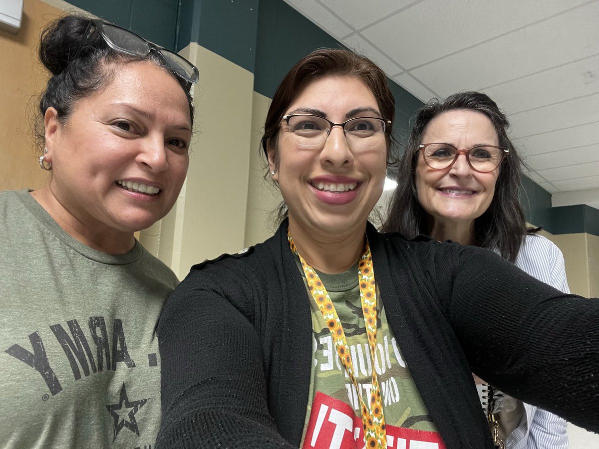 MsGarcia65's tweet photo. From Stinson’s NJHS Spirit Week 👐🏻#HonorOurMilitary 🪖 #33YearsOfPlotTwists 3️⃣3️⃣ #SkyhawkPride 💙💚 #EveryPictureTellsAStoryDontIt 📸#SkyhawkLane 🖤 #AllStars ✨#WriteYourOwnStory ✍🏼 #TeachYourHeartOut 👩🏻‍🏫 #DrivenWithPurpose 🤖#imsogladwehadthistimetogether 👂🏼#mimiandcompany 💋 https://t.co/I0uCR8ahbv