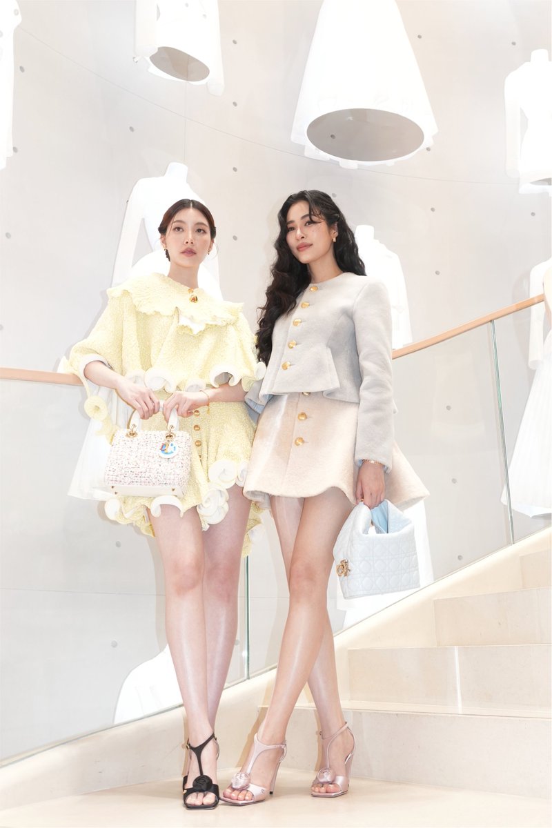 pkornns's tweet photo. The countdown is officially ON! ⏰

Lingling Kwong and Orm Kornnaphat with Dior at Paris Fashion Week is all I can think about 💜

#LingOrmDiorSummer27
#LinglingKwong #OrmKornnaphat
#LingOrm #Dior #DiorSummer27 #PFW https://t.co/ZUV10dv313