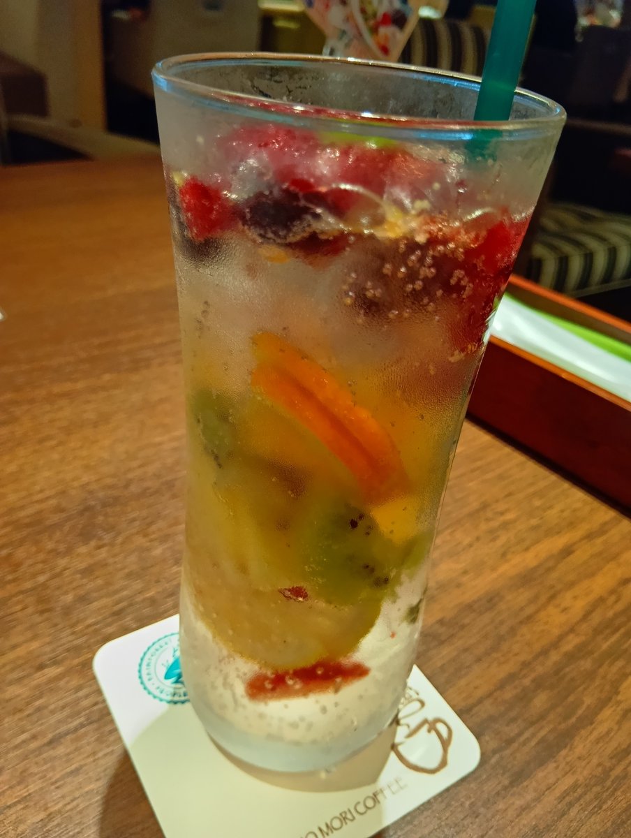 okuji_m's tweet photo. 休日の朝、ひとりでカフェへ。
のんびり過ごせる時間ができたことに、ふと気づく。
子ども達が大きくなった証拠ですね😄 https://t.co/8sFyeJRIvU
