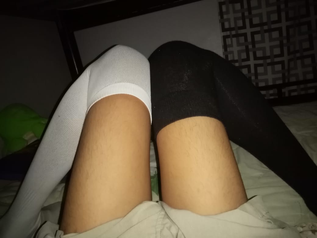 FemboyNeko7u7's tweet photo. Blanco o negro?

#femboyespañol #femboythigh #femboy https://t.co/G0mTuIQ5Ds