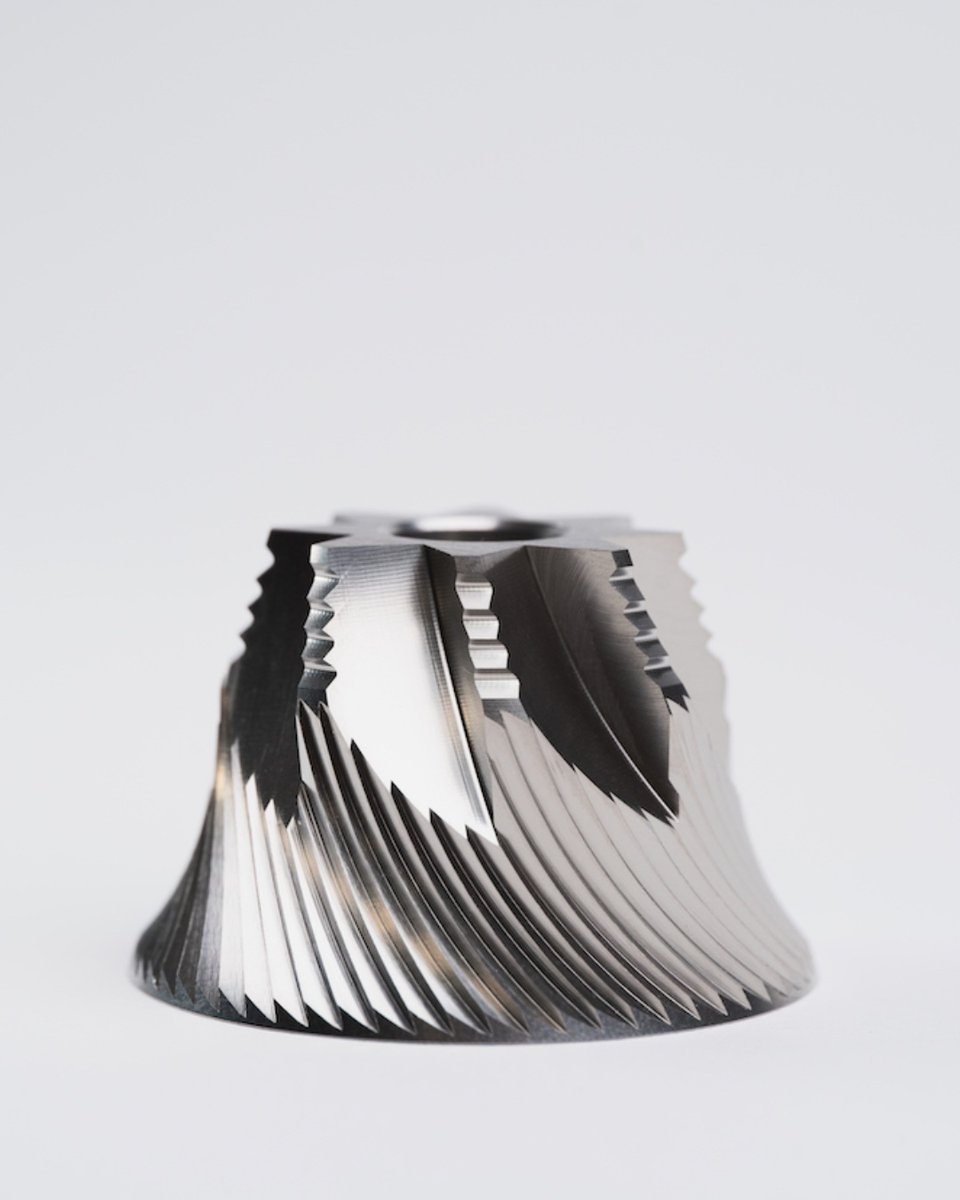 stellahernirdp's tweet photo. Favorite Coffee Gadgets: April Hand Grinder 01

By April Coffee
Copenhagen, Denmark

The all-metal April Hand Grinder features custom 48-millimeter April Gen1 conical burrs and weighs 950 grams. Optimized primarily for filter coffee and pour-over https://t.co/y3YDtQCkyd