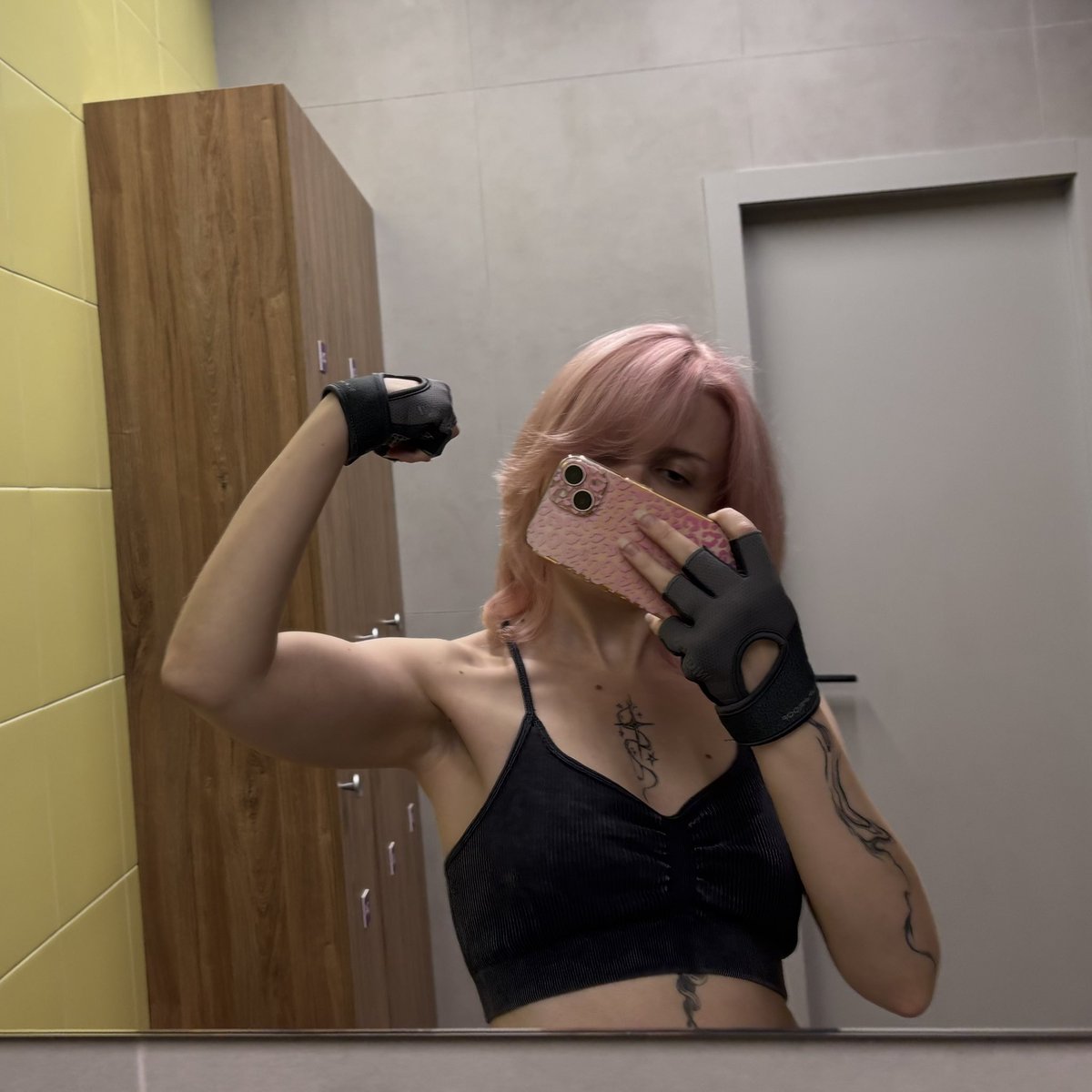 n_eonsfw's tweet photo. i may look petite on all of that pics but i have an other side yall...
#nsfwtwt #nsfwtwtًً  #nsfw https://t.co/FPUh1vD4Sf