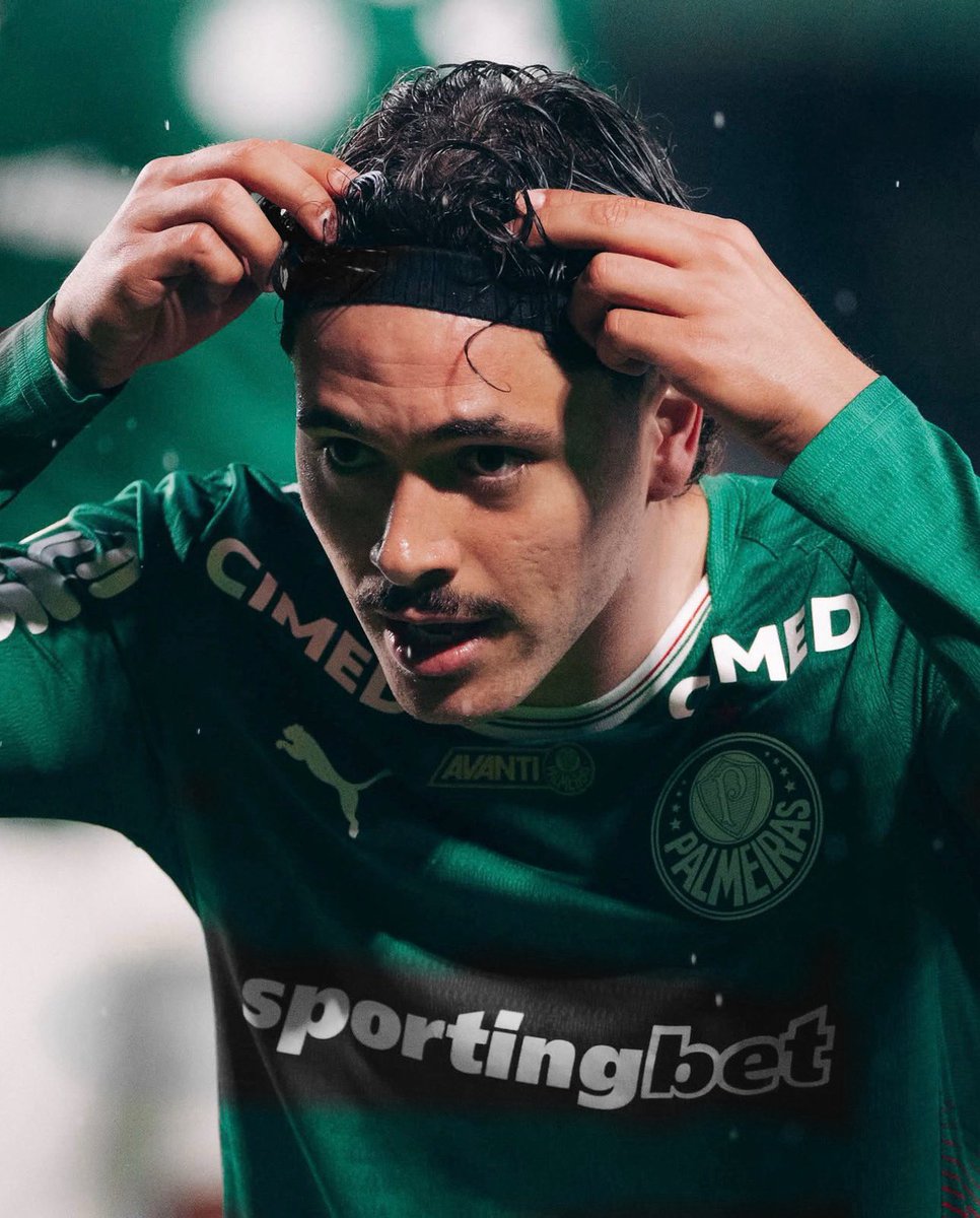 Verdao_infos's tweet photo. 🚨 ATENÇÃO!

Com a proibição das bets nas camisas dos clubes, a Puma está preocupada com a situação das camisas do Palmeiras.

Seria o segundo problema do clube no ano envolvendo patrocinadores em áreas importantes do uniforme.

Muitas lojas ainda têm camisas com a marca da Fictor e, agora, há também todo o estoque com a Sportingbet.

🗞️ @Infos_palestra