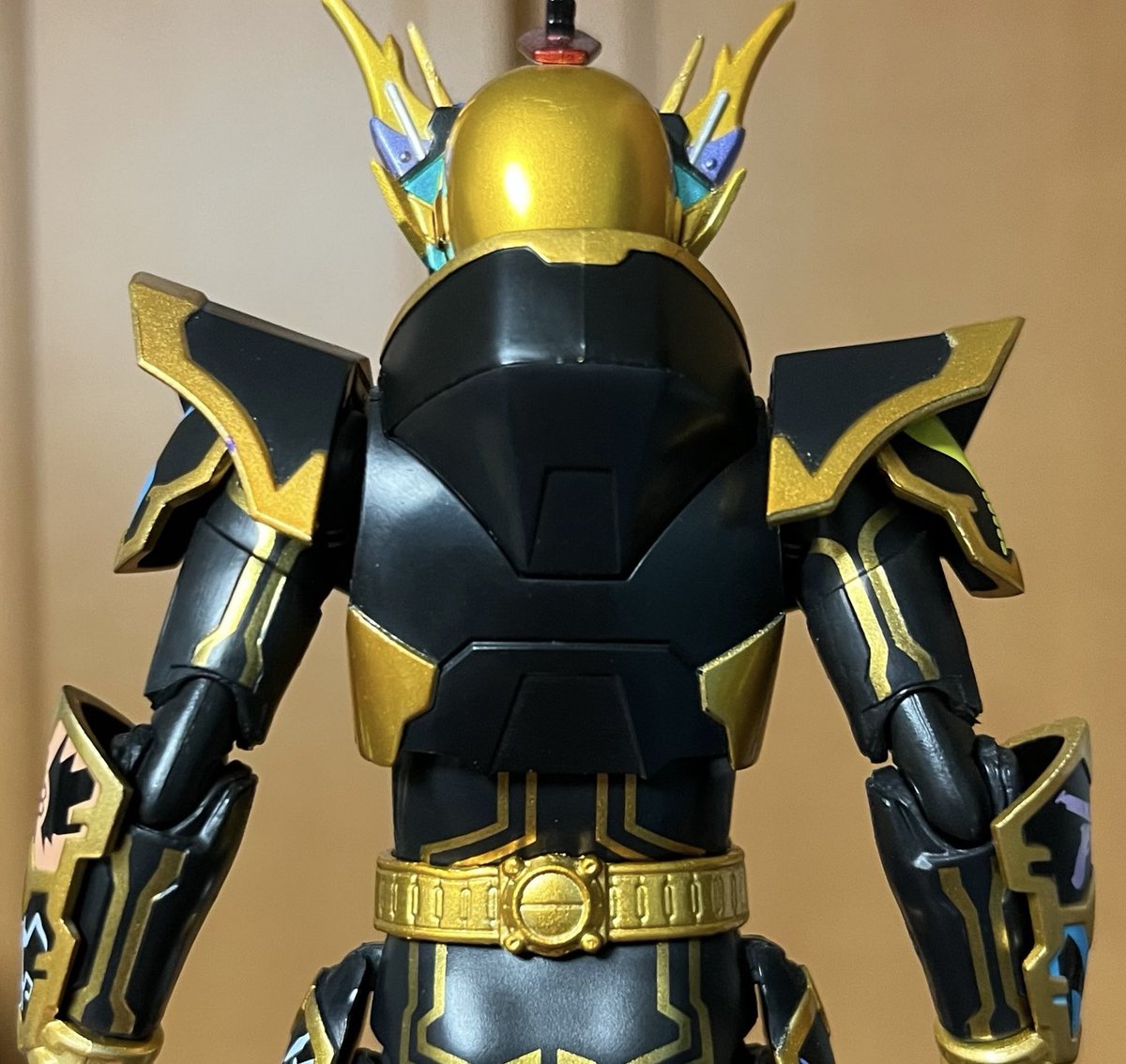 kuro_craftsman's tweet photo. 大きくアレンジしたのは背中で、元がシンプルなぶんやりたい放題しました
#黒屋工房 https://t.co/o2RjDsaDqE