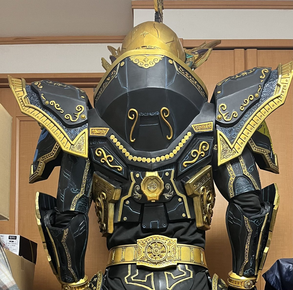 kuro_craftsman's tweet photo. 大きくアレンジしたのは背中で、元がシンプルなぶんやりたい放題しました
#黒屋工房 https://t.co/o2RjDsaDqE