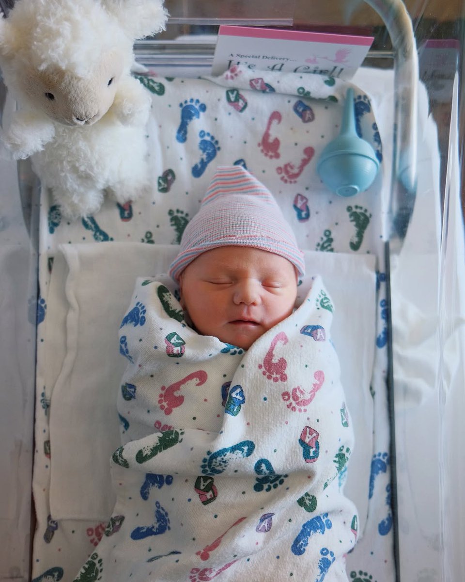 OFICIALMCVALET's tweet photo. Harvie Rose Cook.
Born on July 21st at 1:21am 🫶🏼
Weighing 8lbs 4oz and measuring 22 inches.
She’s already captured our hearts, and we’re obsessed 💞 https://t.co/wL0c7WnomZ