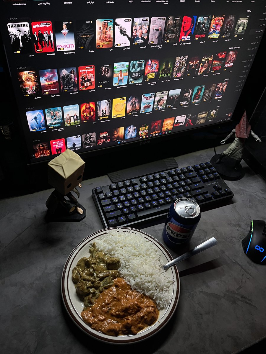 luizeto_7's tweet photo. Late-night food &amp; series.🍛📺🎞️ https://t.co/nD8f9cZcgs